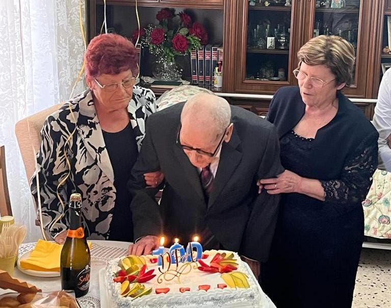 Grottaminarda| Cento anni e non sentirli, auguri a nonno Antonio Di Fronzo