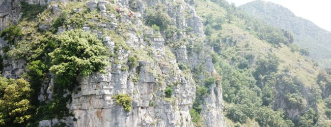 Solofra| Iniziati i lavori al costone in località Castelluccia, Moretti: riapriremo la strada per il Santuario