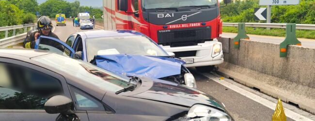 Raccordo Av-Sa, donna muore in incidente stradale