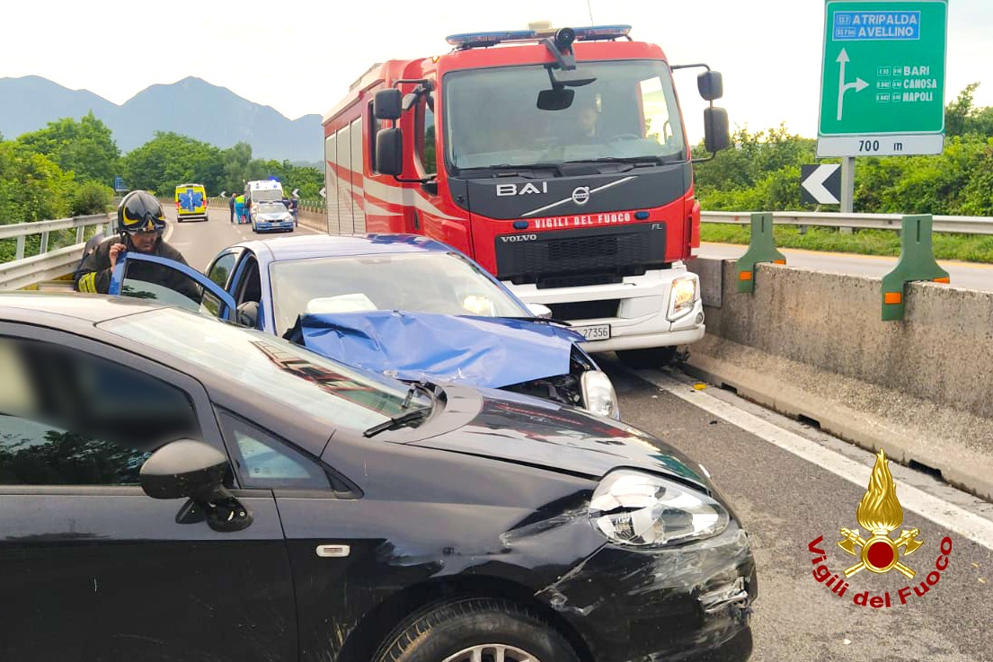 Raccordo Av-Sa, donna muore in incidente stradale