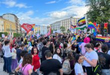 L’onda arcobaleno conquista Avellino: in tanti per l’Irpinia Pride. Big Mama: “Questa città sta cambiando”/FOTO