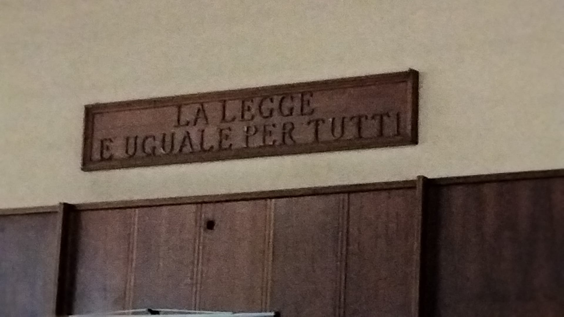 Abuso d’Ufficio, favorevoli e contrari. Del Basso De Caro per il si