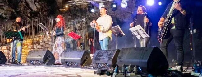 ‘AlmaTerra popolare’, il gruppo musicale che unisce e trasmette l’amore per la propria terra