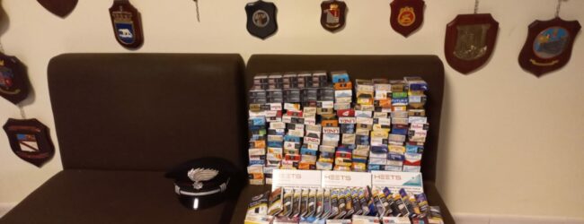 Malviventi svaligiano rivendita tabacchi: inseguiti dai carabinieri abbandonano furgone. Recuperata refurtiva