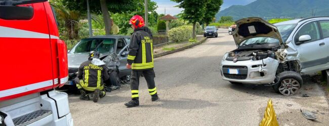 Montoro| Scontro tra due auto a Piazza di Pandola, feriti un 77enne e una 23enne