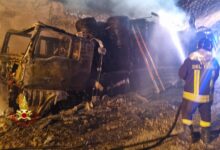 Vallesaccarda| Tir in fiamme sotto la galleria dell’A16, 9 ore per spegnere l’incendio