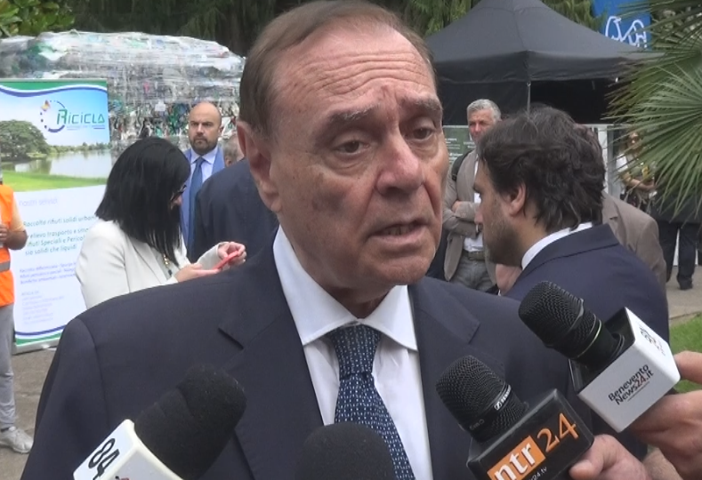 Offese attraverso i social, Mastella irremovibile: “pietas solo in presenza di pentimento che non c’è mai stato”