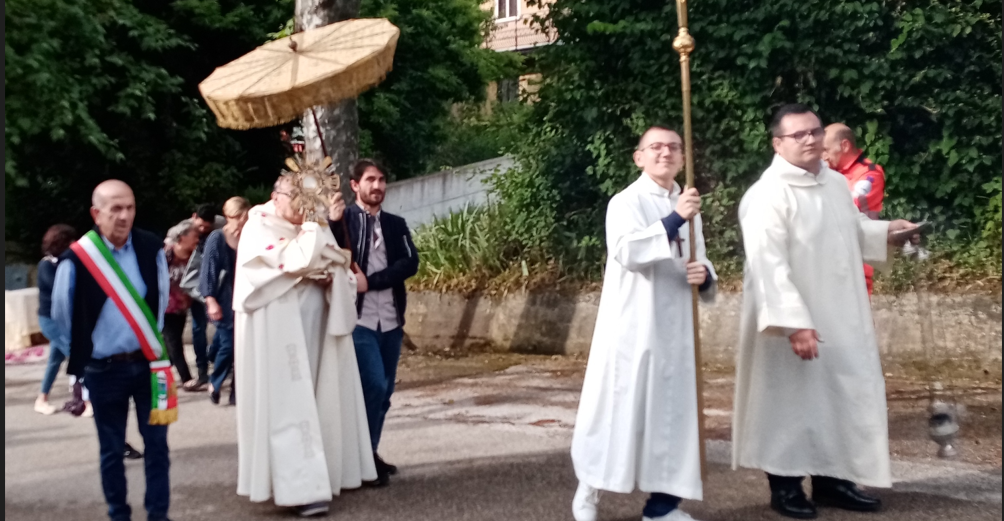 La Parrocchia di Arpaise ha celebrato la solennità del Corpus Domini,prima uscita pubblica del rieletto Sindaco Vincenzo Forni Rossi