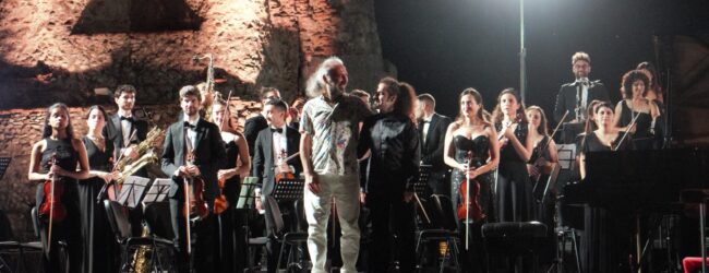 L’OFB, Stefano Bollani e il M° Suppa incantano il Teatro Romano