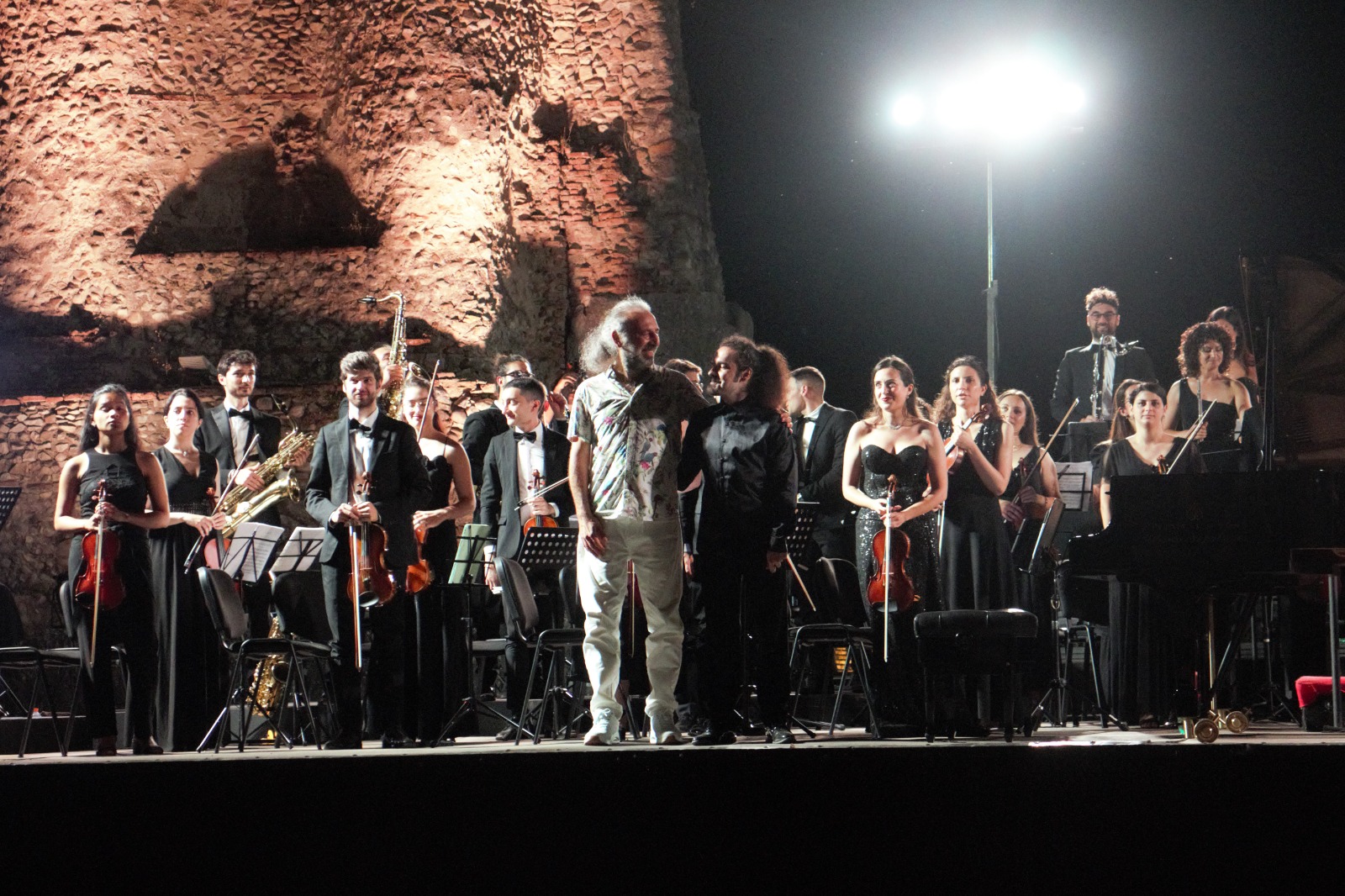 L’OFB, Stefano Bollani e il M° Suppa incantano il Teatro Romano