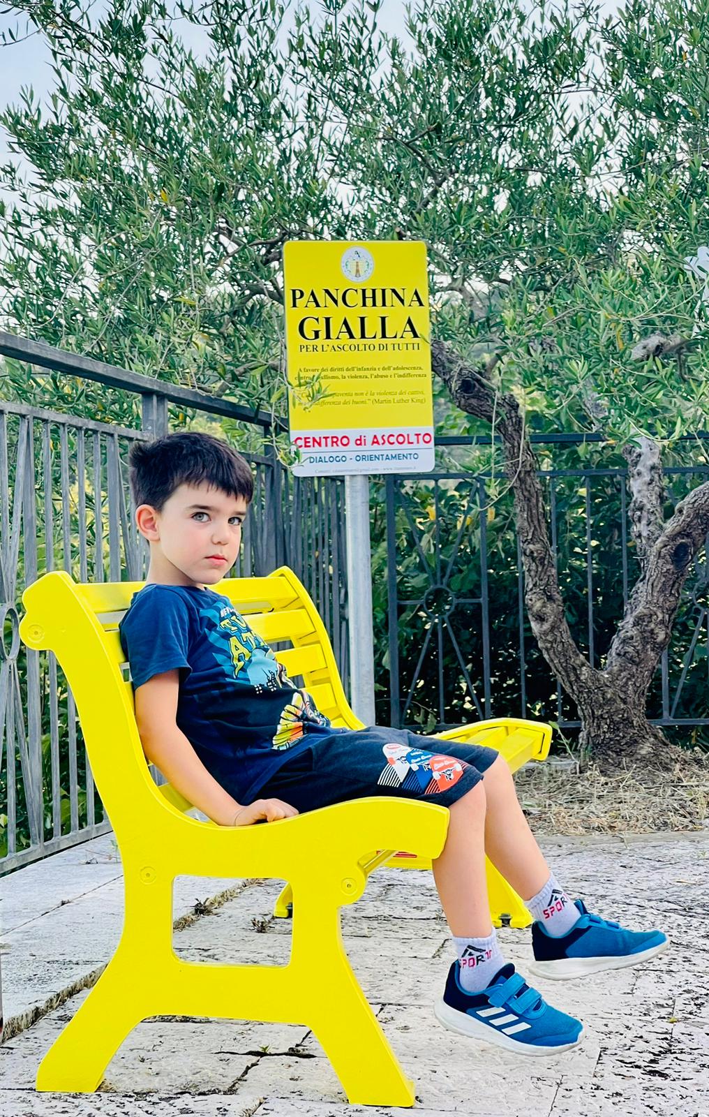 A Campolattaro una panchina gialla per l’ascolto di tutti 