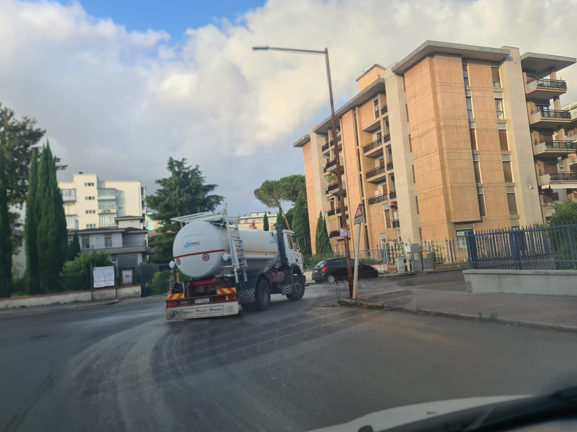 Comune e Asia avviano lavaggio su strade: al via da domani