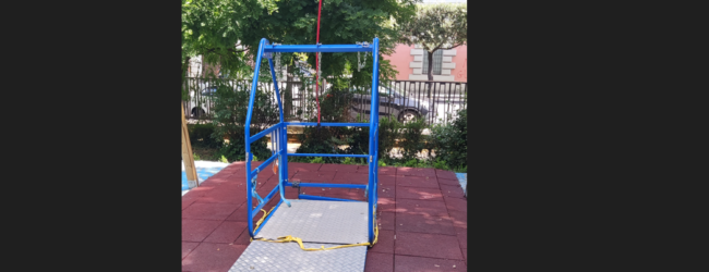 Giostra danneggiata nella Villa Comunale di Benevento, la denuncia