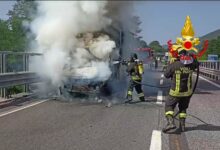 Mercogliano, furgone in fiamme: tempestivo intervento dei Vigili del Fuoco