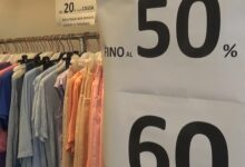 Benevento, al via i saldi estivi: timida affluenza ai negozi