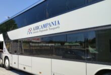 Sfila le chiavi dal quadro per fermare il bus Napoli-Foggia sull’A16, passeggeri salvi grazie all’autista