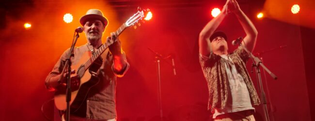 A Lumanera apre la Rassegna di Musica Popolare, anche Parco di Nunno è un fiume di persone. Stasera Daniele Silvestri