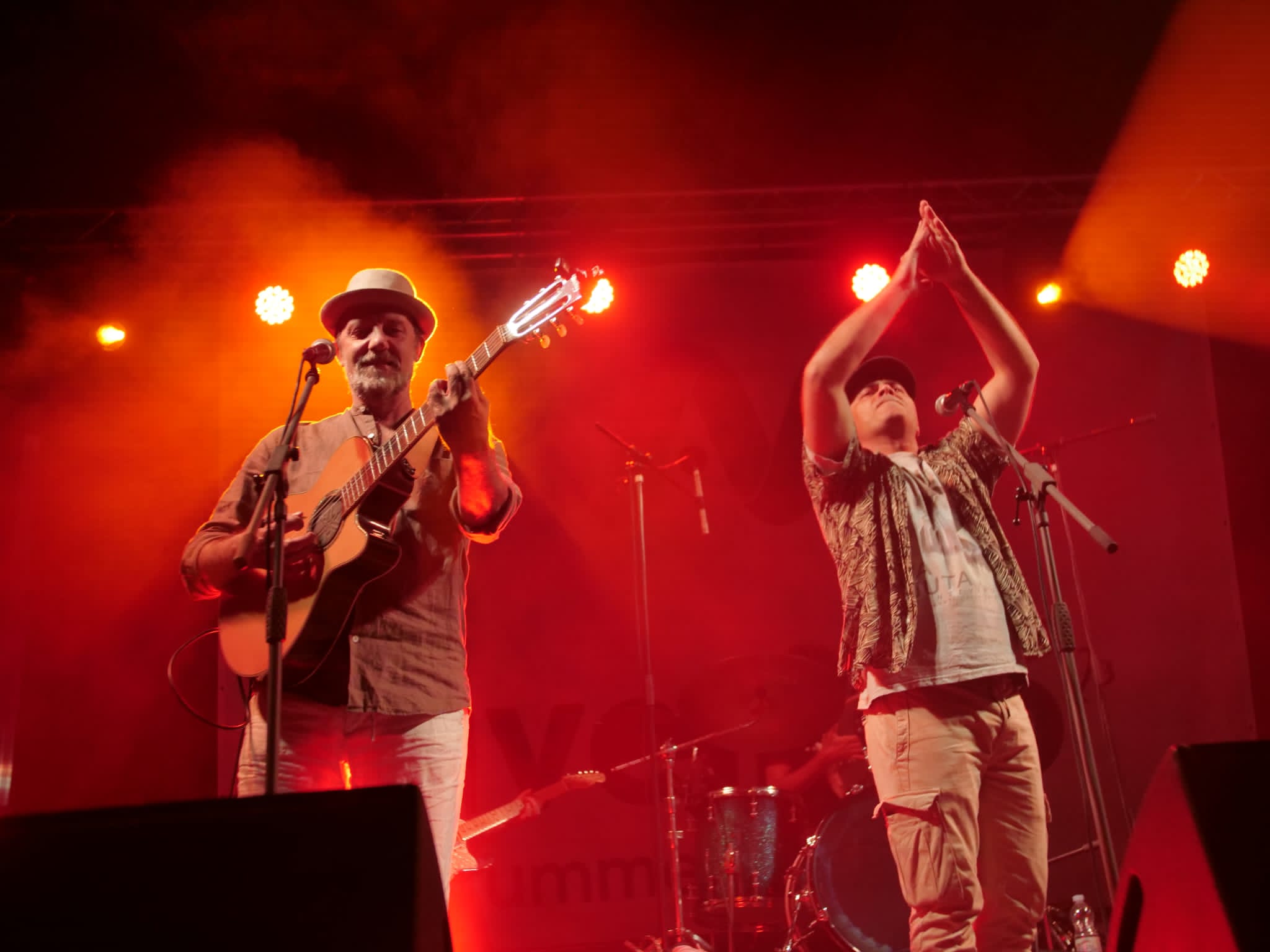 A Lumanera apre la Rassegna di Musica Popolare, anche Parco di Nunno è un fiume di persone. Stasera Daniele Silvestri