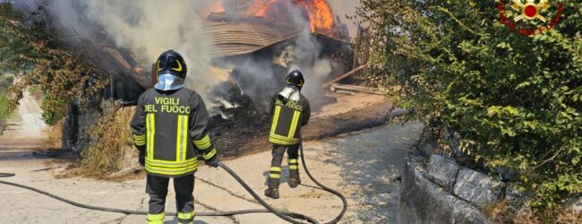 Ariano Irpino| In fiamme capannone agricolo, proprietario ustionato
