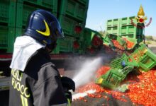 Vallata| A16, tir di pomodori diretto a Nocera prende fuoco: disagi in autostrada