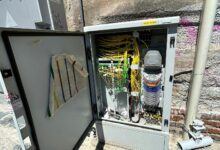 Danneggiate cassette elettriche nel centro storico di Benevento. Marino: “Ennesimo caso di atto vandalico nei confronti dei nostri vicoli”/FOTO