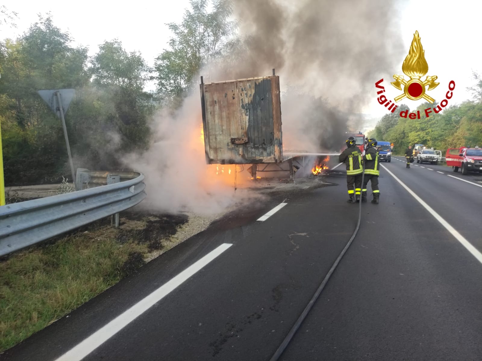 Conza della Campania| Tir in fiamme sull’Ofantina, intervengono i vigili del fuoco