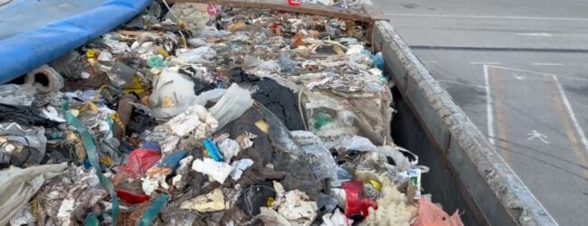A16| La Finanza sequestra un autoarticolato con oltre 20 tonnellate di rifiuti speciali