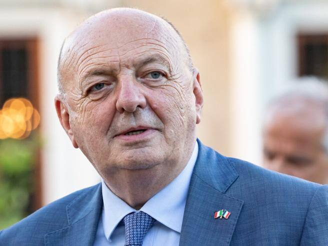 Avellino| A viale Italia nuovi abbattimenti degli storici platani, Legambiente scrive al Ministro Fratin