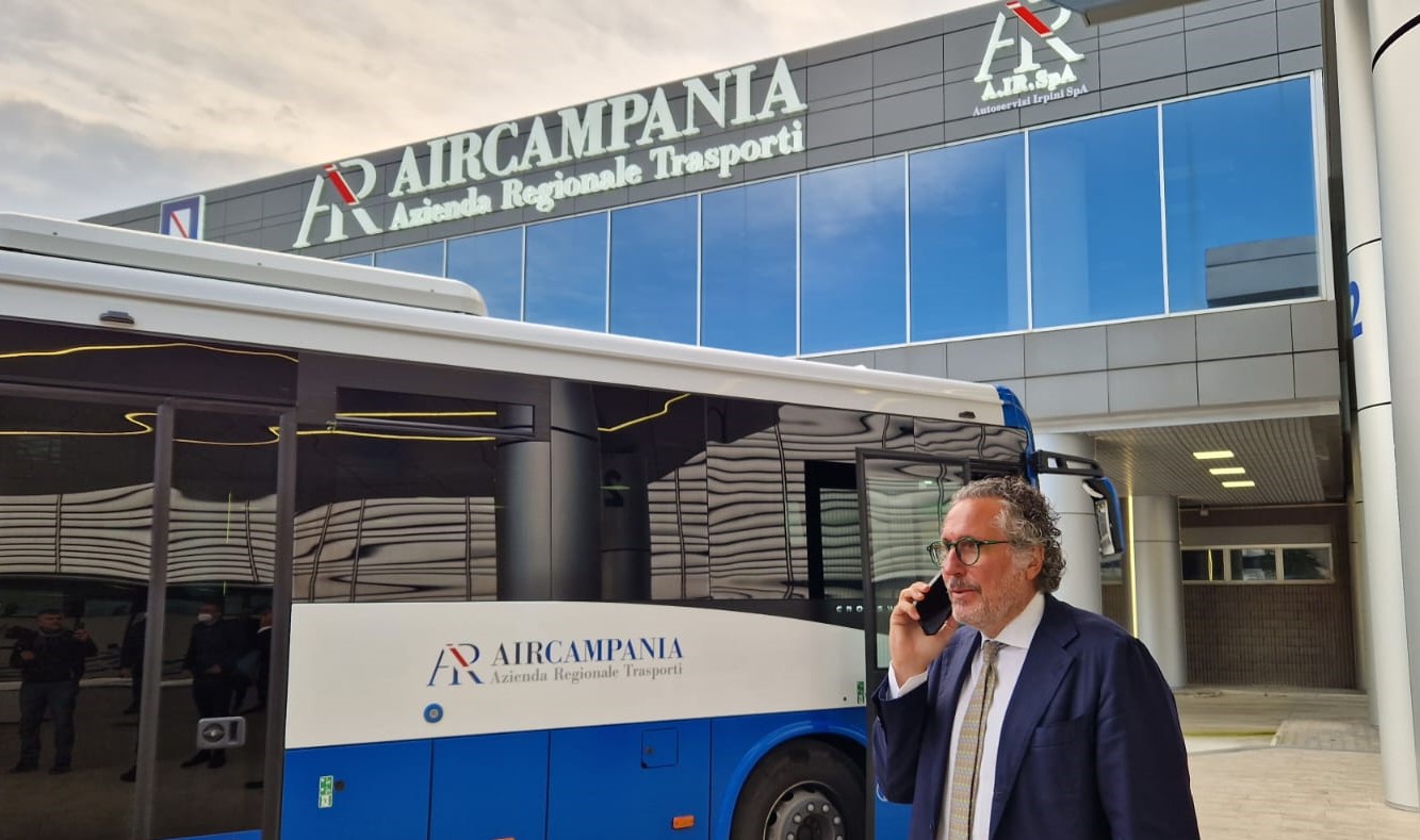 Nuovi autobus per l’Air, lunedì la presentazione con il governatore De Luca