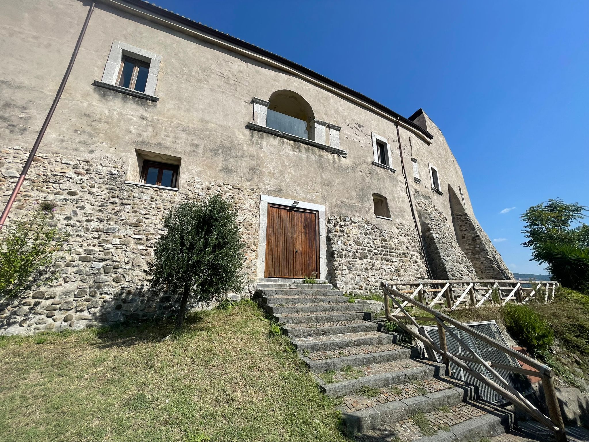 Ceppaloni, il castello apre le porte: si cercano gestori