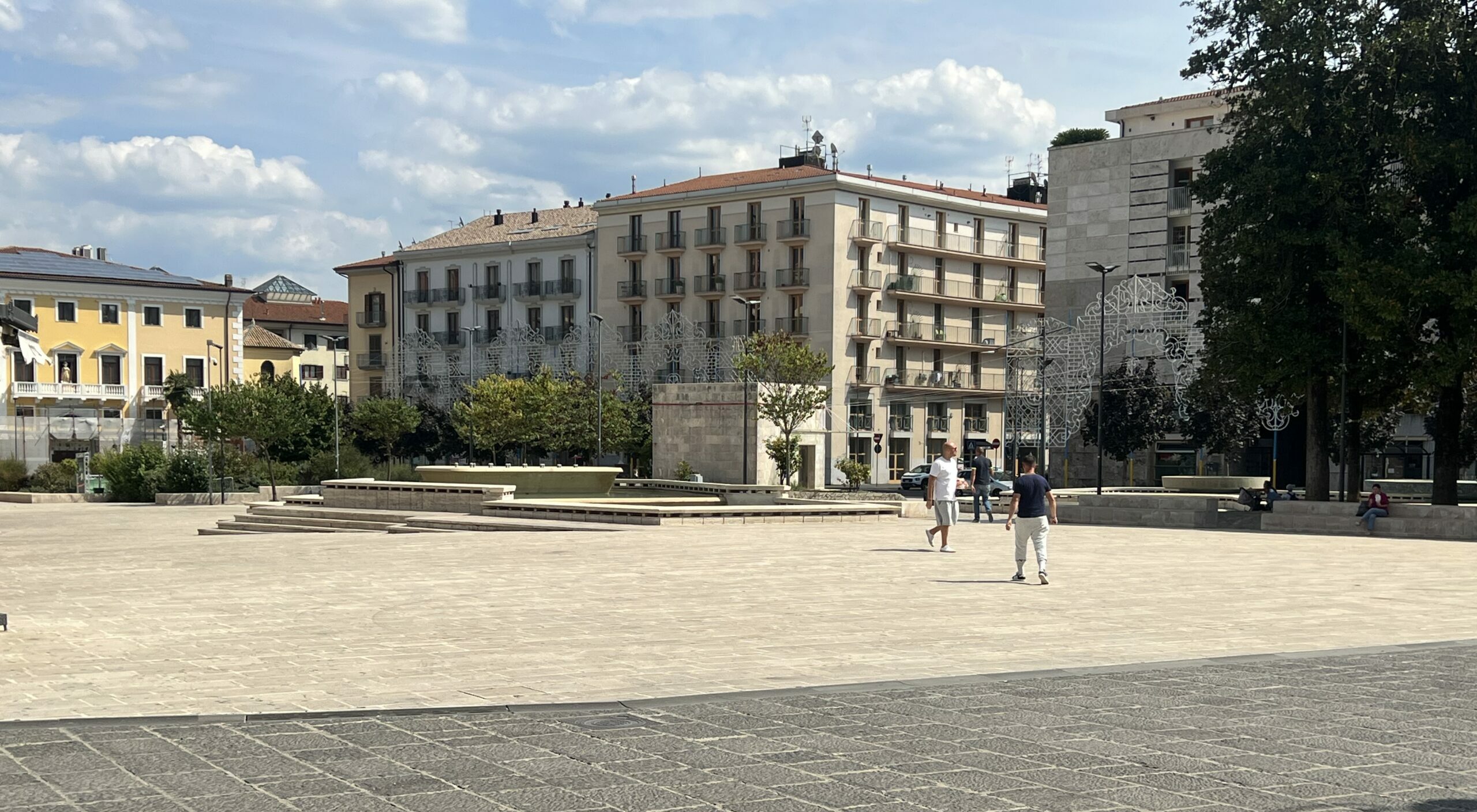 Avellino| Tentano di rubare un telefonino e un portafogli in pieno centro, due immigrati fermati da polizia e carabinieri