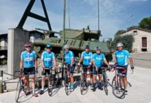 Da Pratola Serra ad Arpaise, sui sentieri del Sannio, un gruppo di ciclisti onorano il Monumento dei Caduti del piccolo comune Sannita
