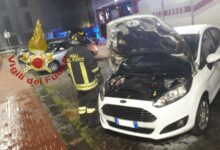 Tre auto in fiamme nella notte tra Avellino e Volturara, intervento dei vigili del fuoco