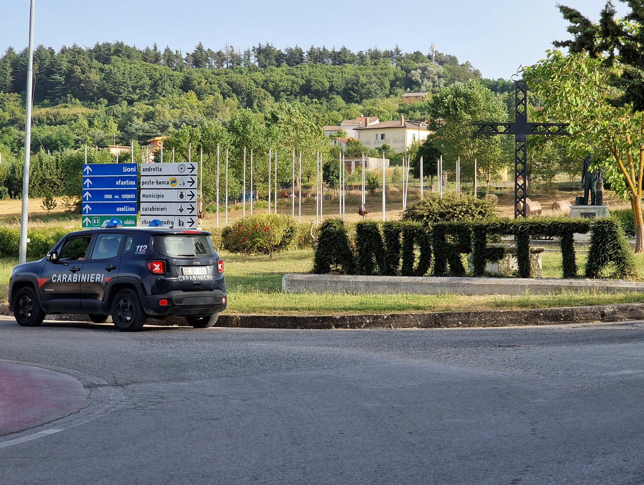 Andretta| Venditore ambulante ruba catenina d’oro a un’anziana cliente, identificato e denunciato