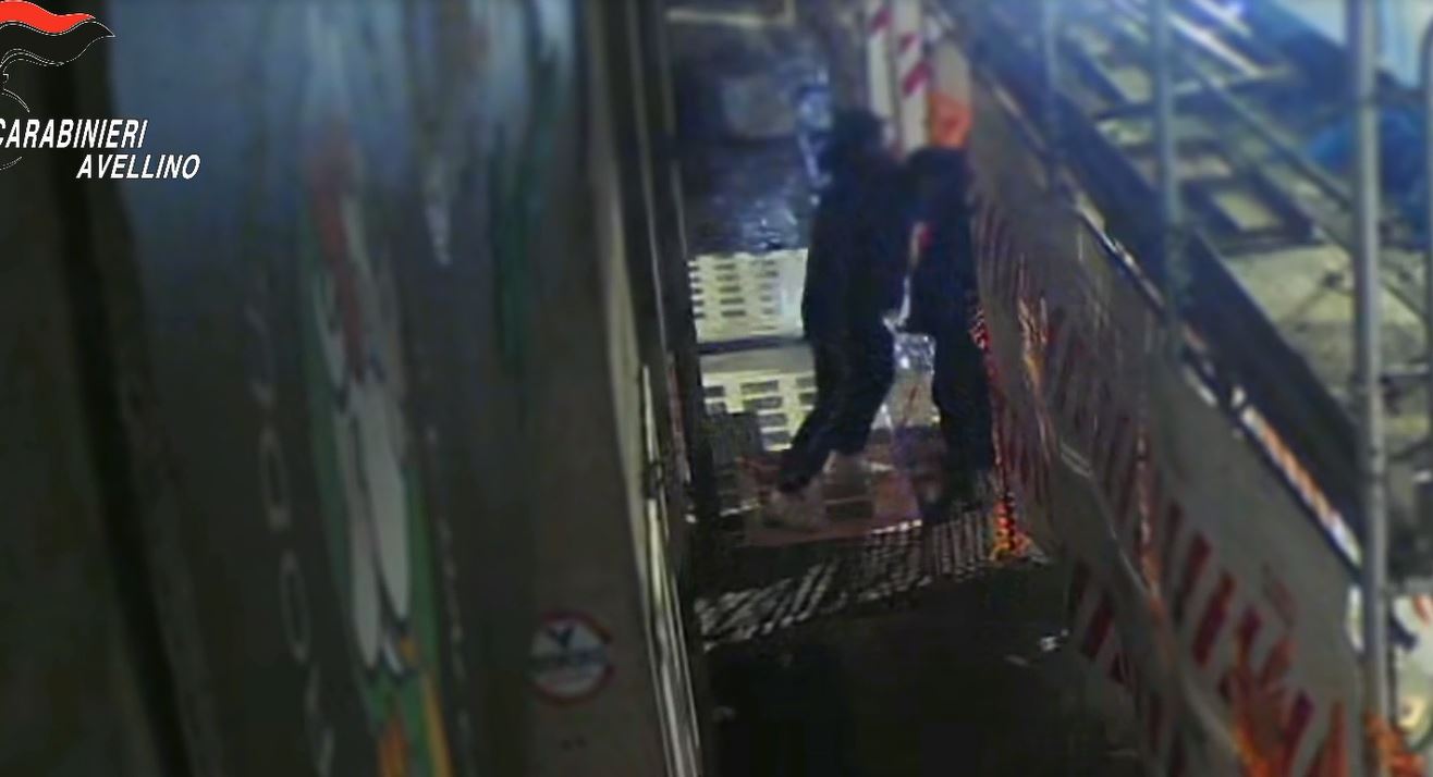 Responsabile di almeno tre rapine, arrestato ventenne romeno residente ad Avellino. IL VIDEO