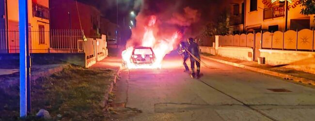 Serino| Auto in fiamme nella notte, intervengono i vigili del fuoco