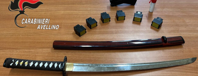 Monteforte Irpino| In giro con katana, taser e spray urticante: 33enne bloccato dai carabinieri e denunciato