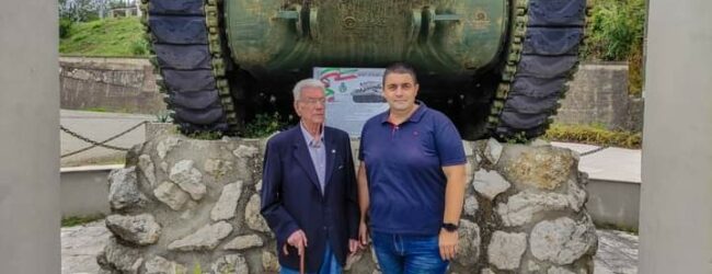 Emozionante visita del Generale Generoso Papa al Monumento ai Caduti di Arpaise, l’incontro con l’Assessore Amato Iuliano