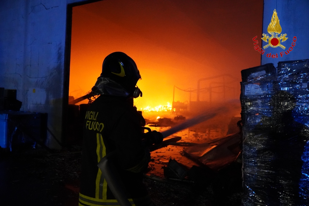 Avellino| In fiamme la Me.Res, vigili del fuoco al lavoro da questa notte