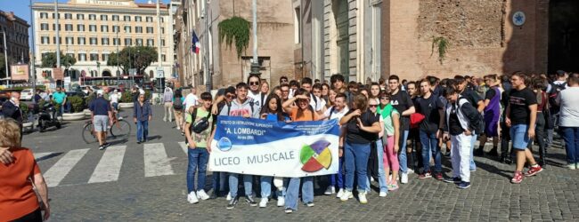 La musica per contrastare la violenza: gli studenti del Liceo musicale “Lombardi” di Airola alla manifestazione di Roma