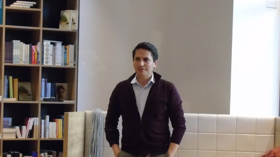 Marco Amore presenta la sua nuova opera letteraria “L’Ora del Mondo”