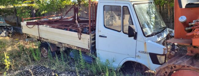 S.Angelo dei Lombardi| Carcasse di automezzi e attrezzature per l’edilizia, sequestrata discarica abusiva