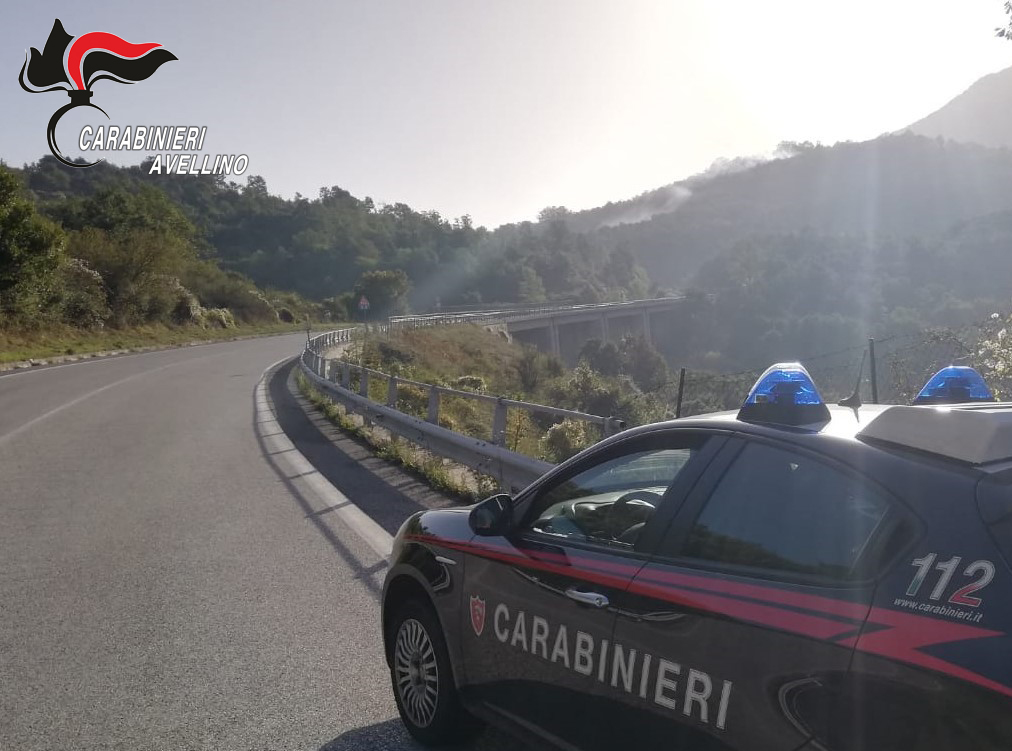 Montemarano| Minaccia di lanciarsi dal cavalcavia dell’Ofantina, 36enne salvato in extremis dai carabinieri