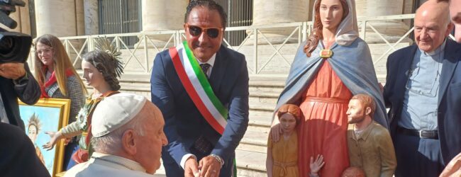 La comunità telesina in udienza dal Papa che ha benedetto la statua di Maria Madre della Famiglia