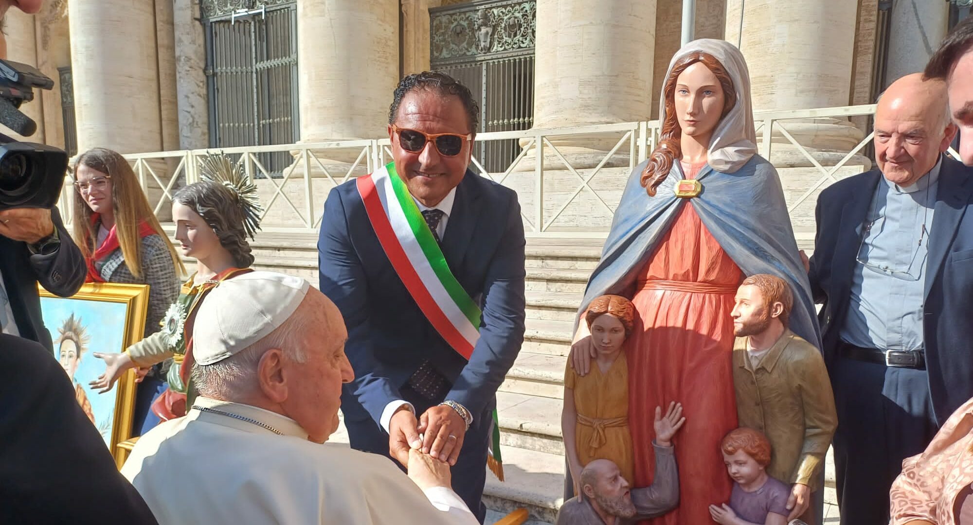 La comunità telesina in udienza dal Papa che ha benedetto la statua di Maria Madre della Famiglia