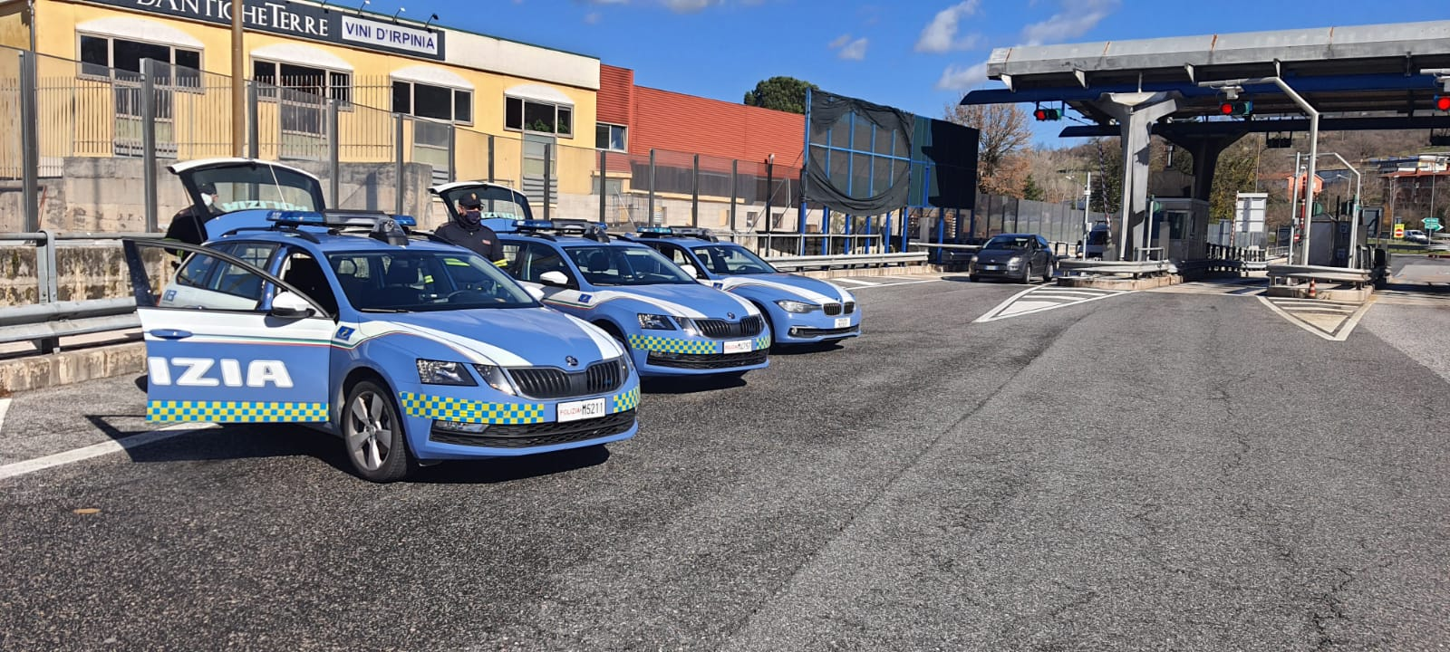 Prodotti ittici avariati, la Polstrada ferma e sanziona un veicolo commerciale