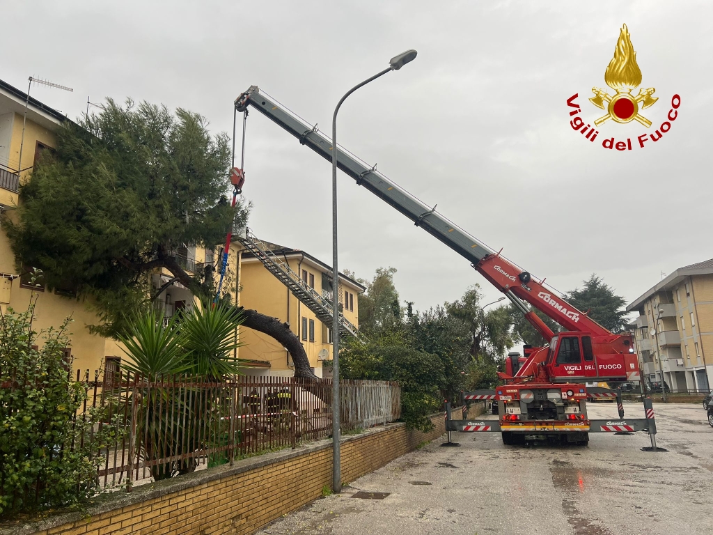 Maltempo, in Irpinia 75 interventi dei Vigili del Fuoco. A Benevento disagi in contrada Madonna della Salute