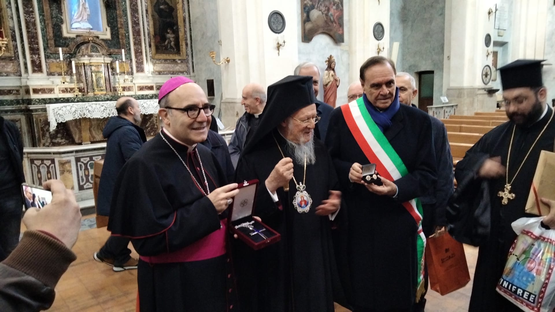 Il Patriarca di Costantinopoli in preghiera a San Bartolomeo