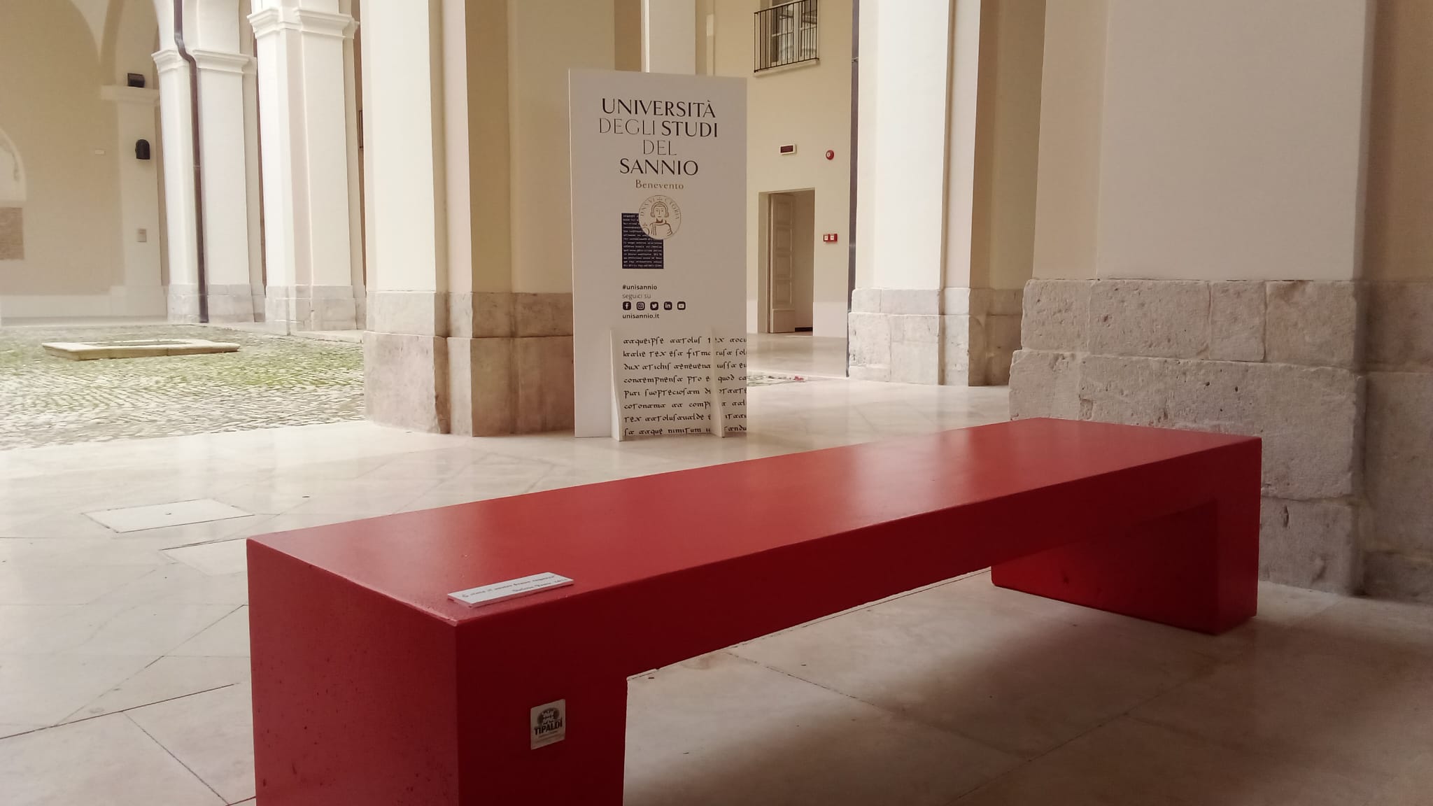 Unisannio: ‘E’ stato il vostro bravo ragazzo’, una Panchina rossa in memoria delle donne