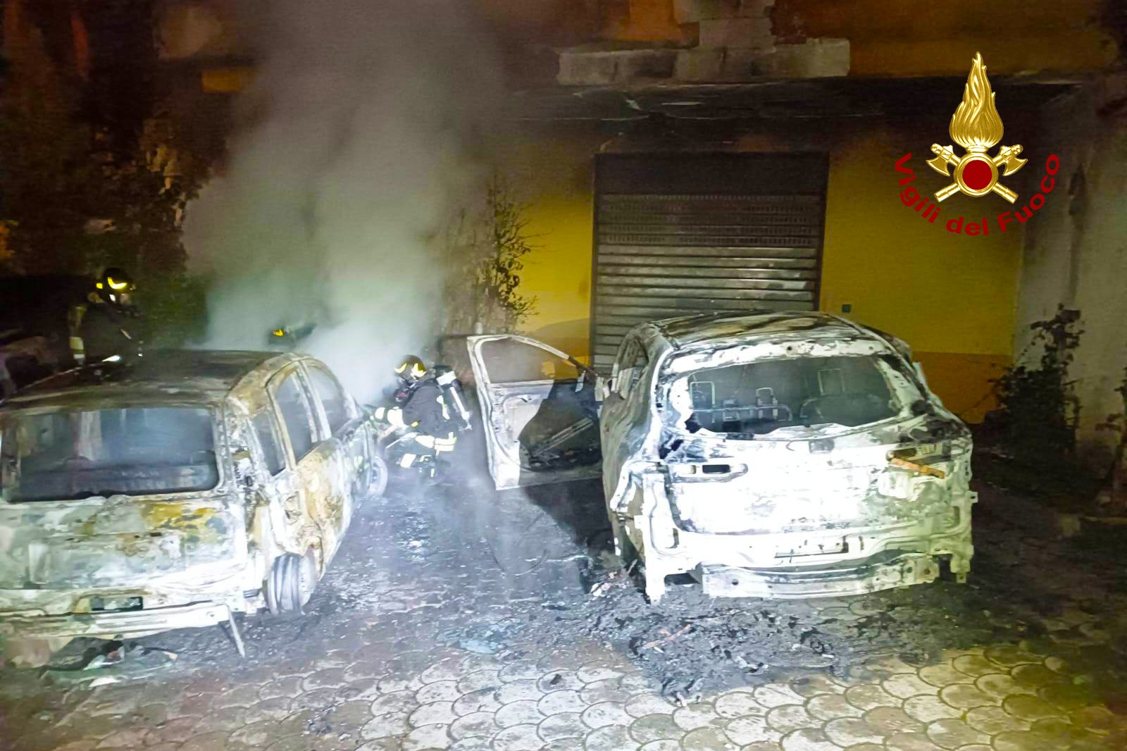 Solofra| Tre auto in fiamme nella notte, appartengono alla stessa famiglia
